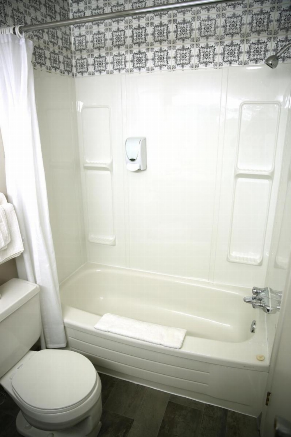 Room image 3
